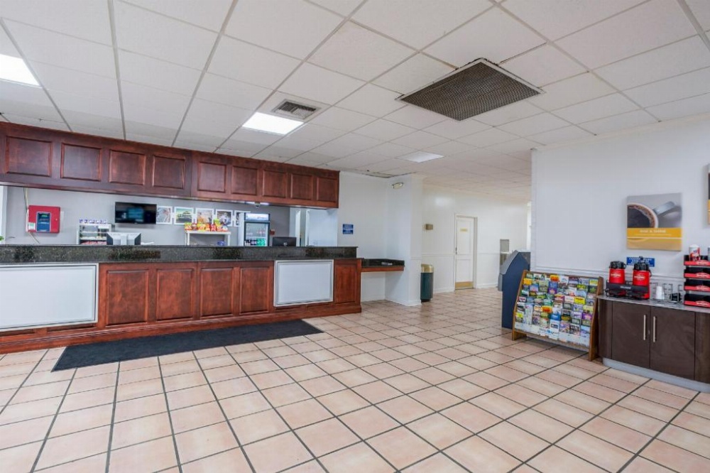 Travelodge by Wyndham Baton Rouge East